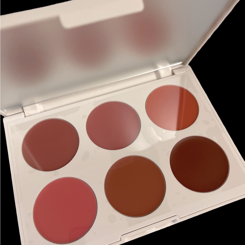 Lip and cheek crème palette by Iconic London